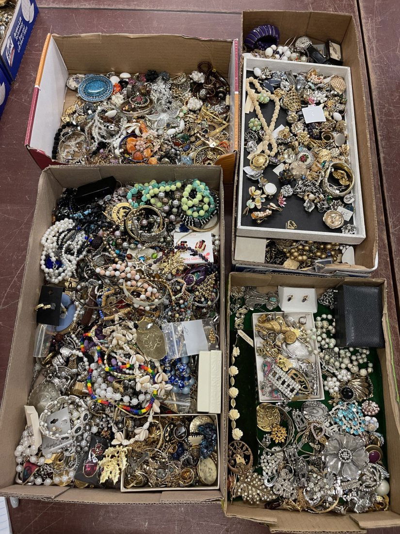 Large Lot Misc. Costume Jewelry (1 of 11)