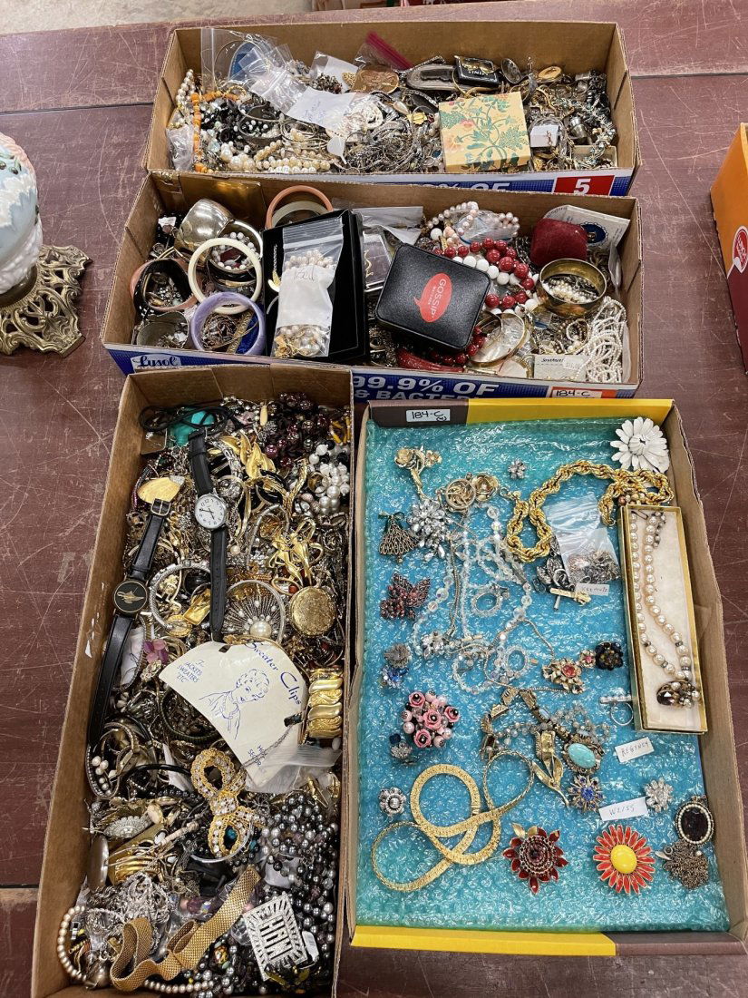 Large Lot Misc. Costume Jewelry (1 of 13)