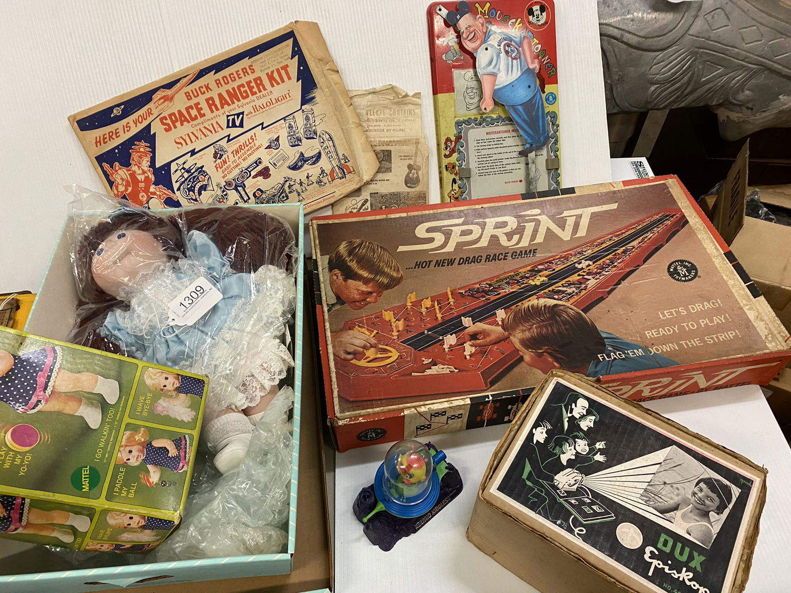 Mixed Lot incl. Buck Rogers Space Ranger Kit, etc: Mixed Lot incl. Buck Rogers Space Ranger Kit, Miracle Scope Projector, Sprint Drag Racing Set, Cabbage Patch Doll Etc -