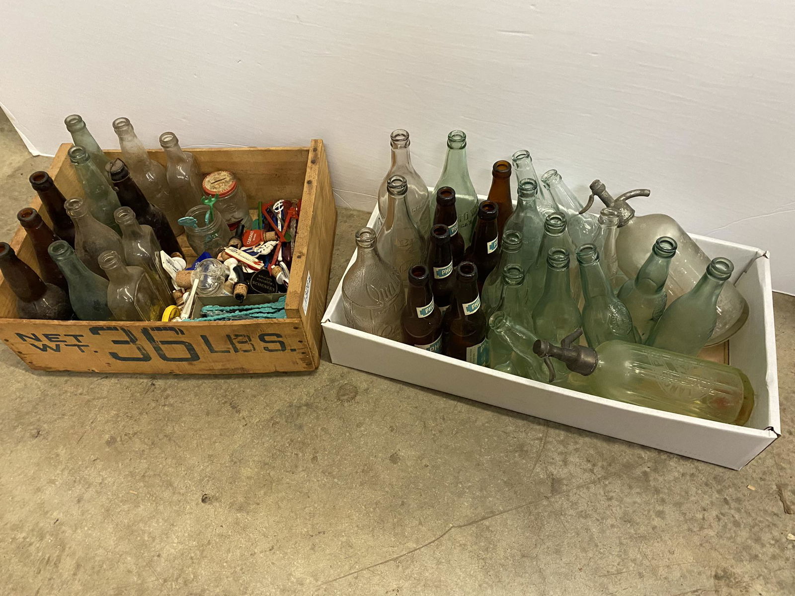 Bottle Lot incl. Coca Cola, Langs Seltzers etc: Bottle Lot incl. Coca Cola, Langs Seltzers, Phoenix, Iroquois Beer, Swizzle Sticks etc -