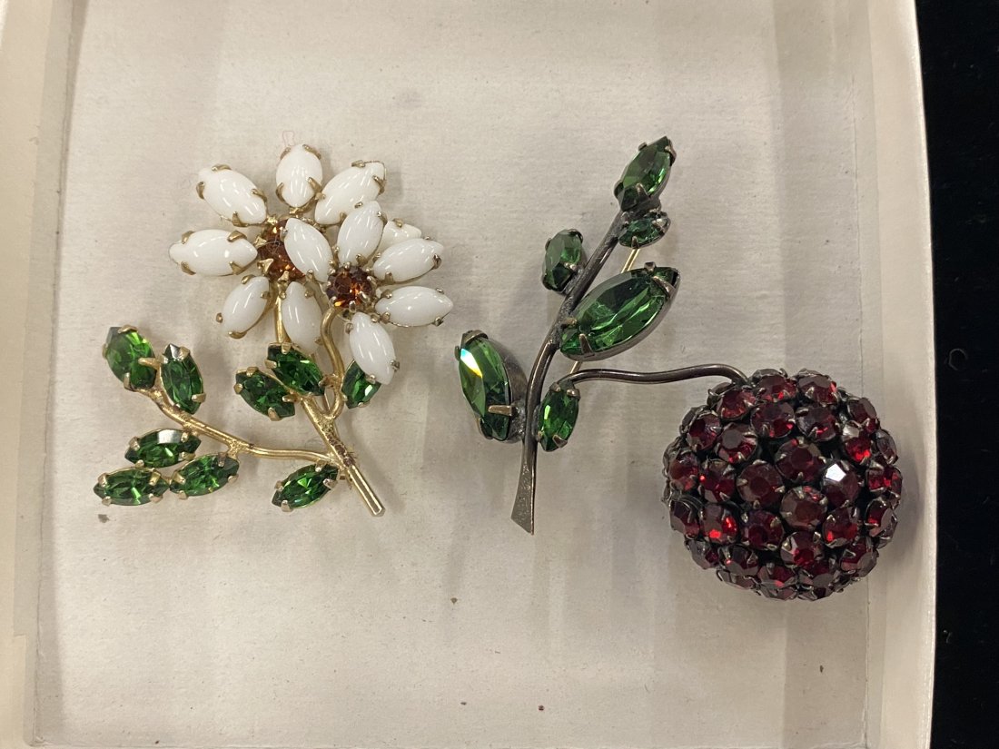 2 Pins by Schreiner, both signed (1 of 6)