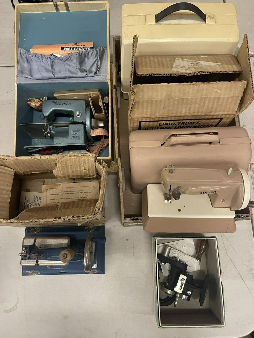 Group of 6 Sewing Machines incl. Singer "Pinker": Group of 6 Sewing Machines incl. Singer "Pinker", Little Miss, Etc. -