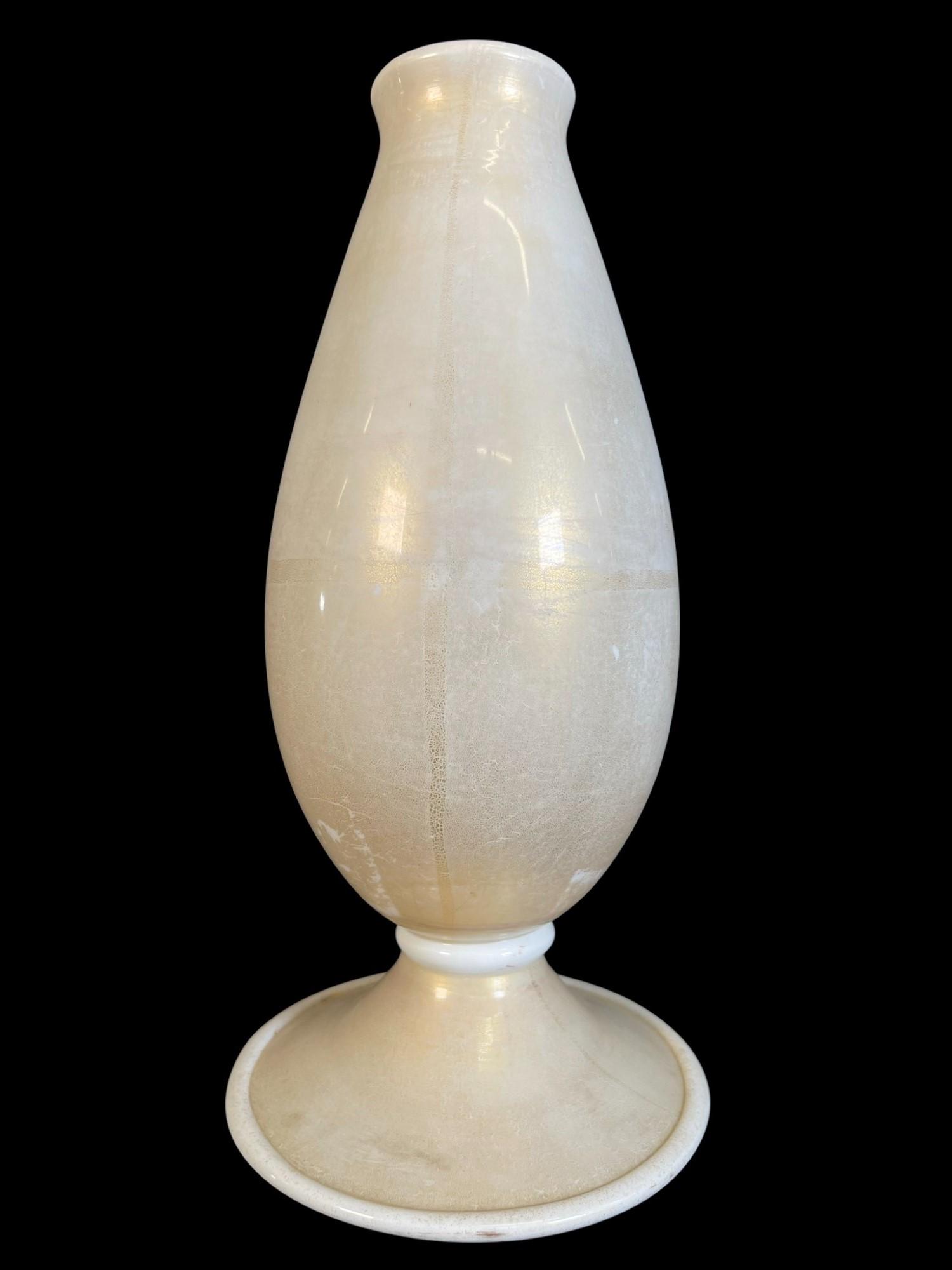 Venini Buzzi Vase Over Green (1 of 6)