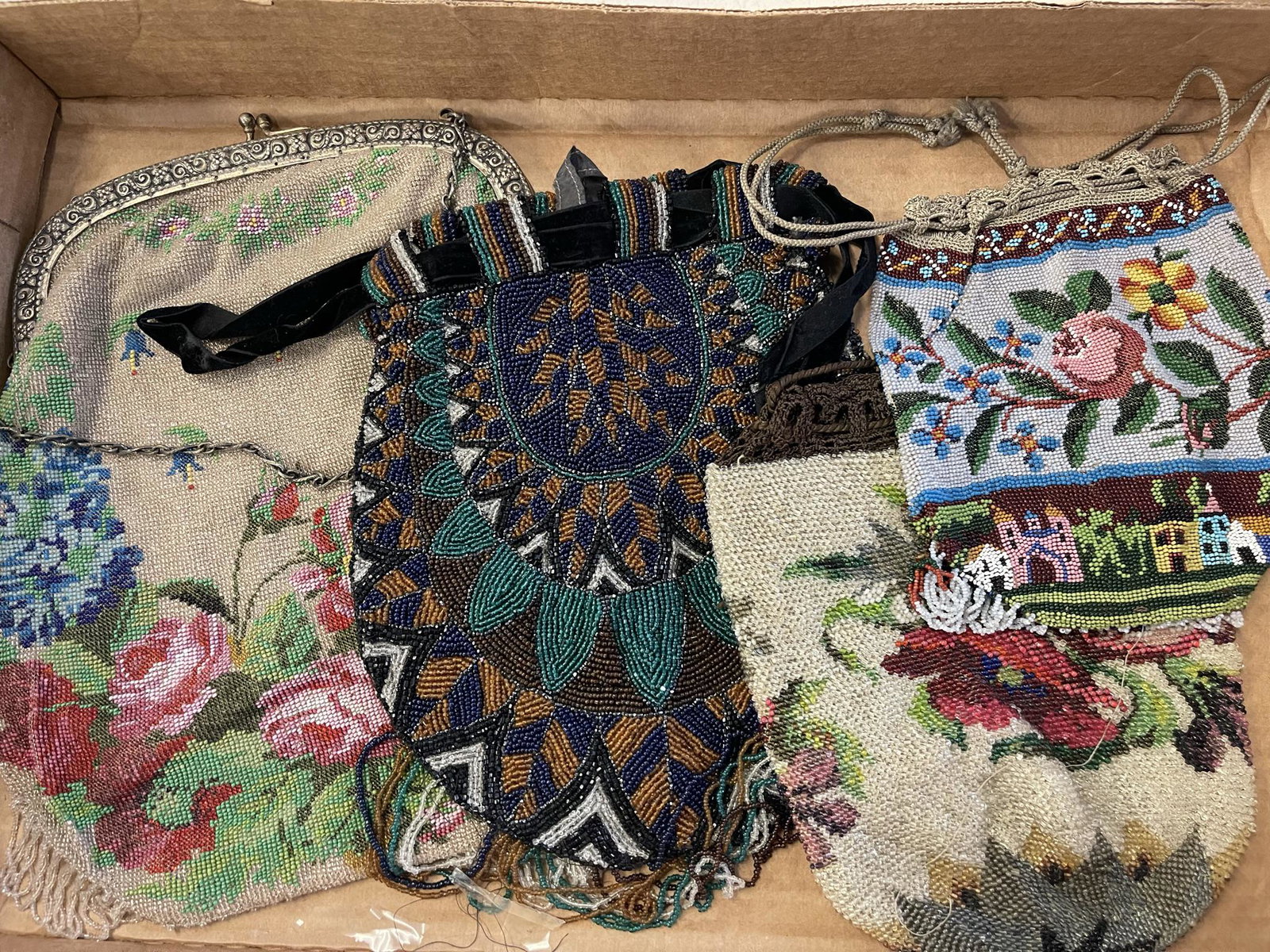 4 Beaded Antique Purses: 4 Beaded Antique Purses -