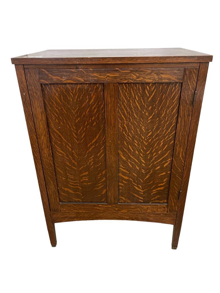 Arts & Crafts Oak Cabinet with Tiger Oak Door (1 of 8)
