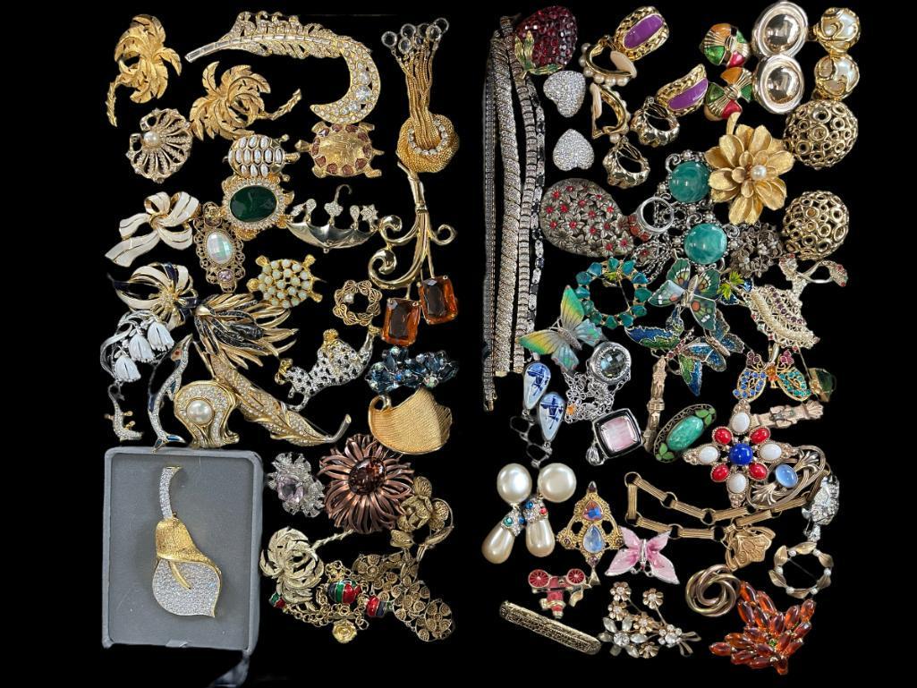 2 Trays Costume Jewelry incl. rhinestone bracelets (1 of 13)