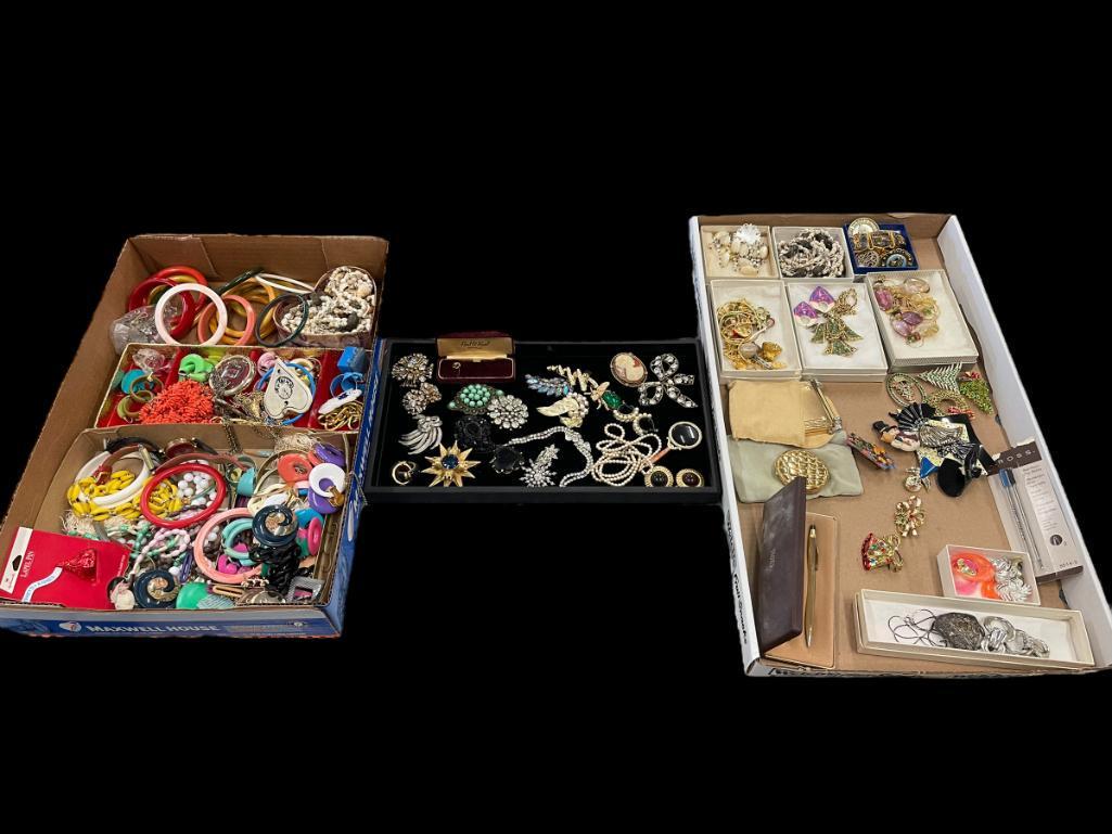 Costume Jewelry Lot, Bakelite etc (1 of 4)