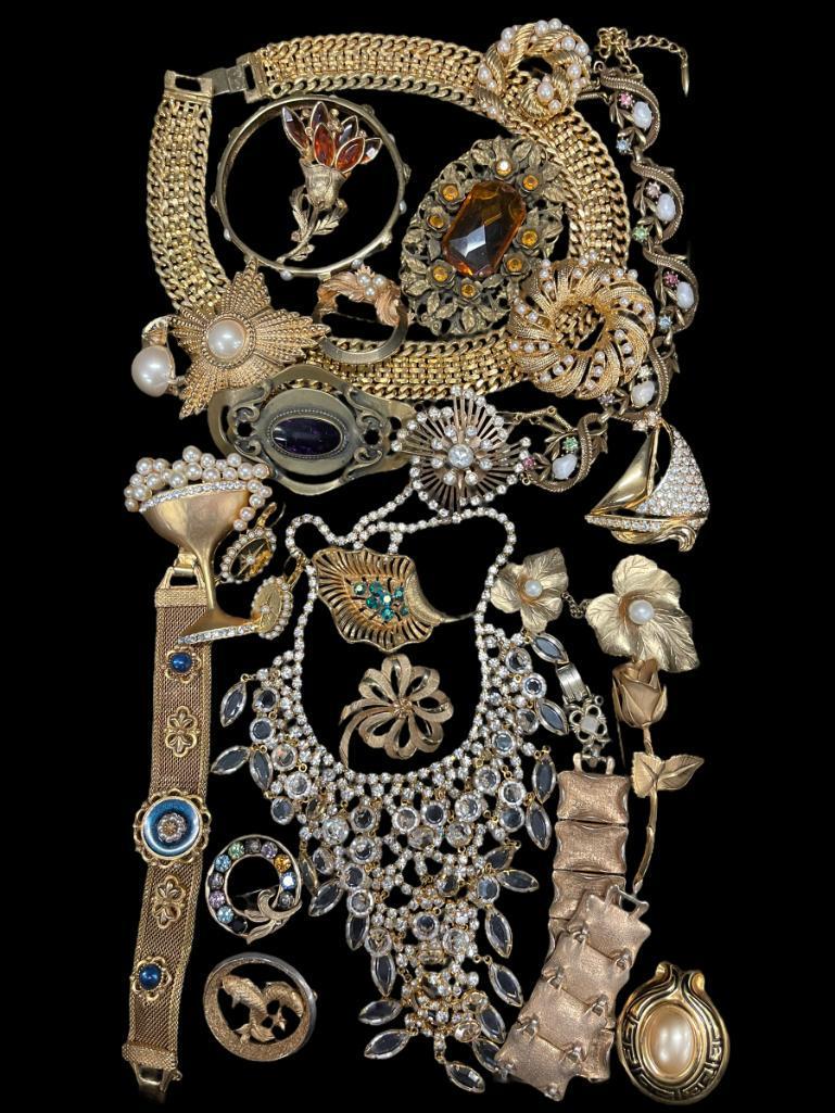 Costume Jewelry Tray Lot incl Pins, Necklaces, etc (1 of 7)