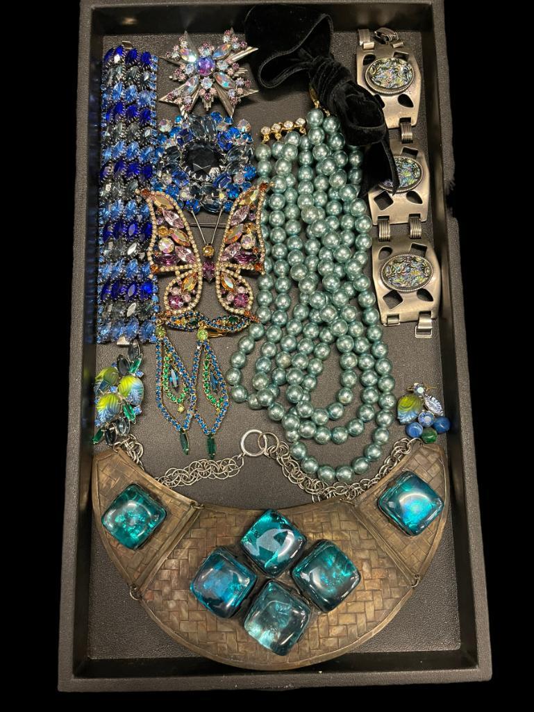 Costume Jewelry Tray Lot incl. Butterfly Pin, etc (1 of 7)