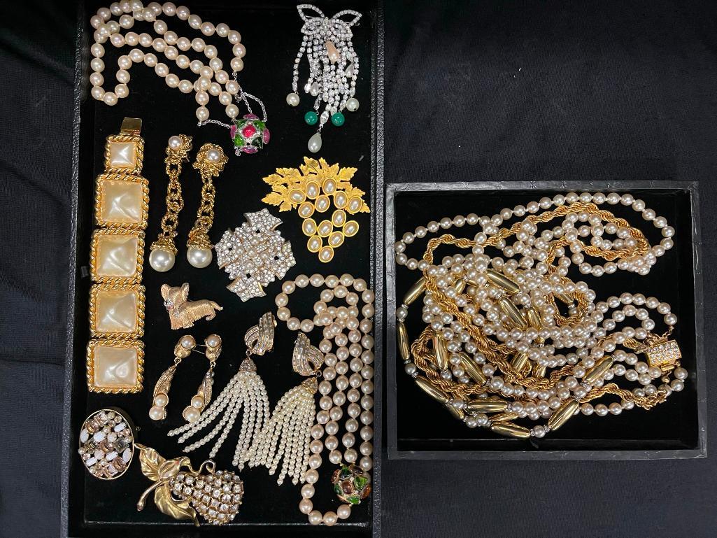 2 Trays Costume Jewelry, Earrings, bracelet etc (1 of 7)
