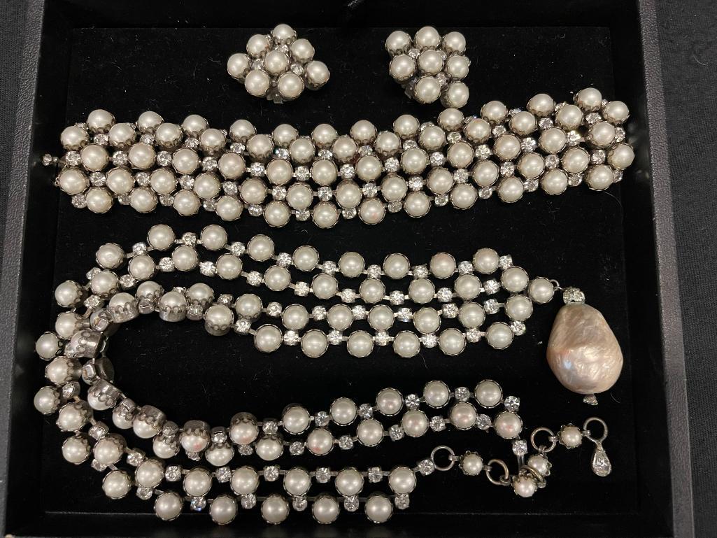 Costume Jewelry Necklace, bracelet and earring set (1 of 6)