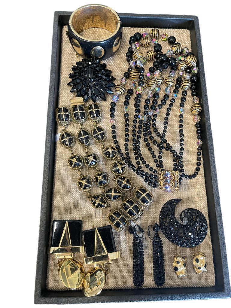 Costume Jewelry Lot incl. Trifari Tiger Earrings, etc: Costume Jewelry Lot incl. Trifari Tiger Earrings, etc From the collection of Carole Tanenbaum