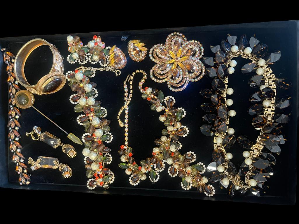 Tray of Costume Jewelry incl necklace, bracelets, etc (1 of 6)