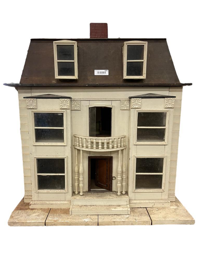 Victorian Style Older Dollhouse, Mansard roof (1 of 9)