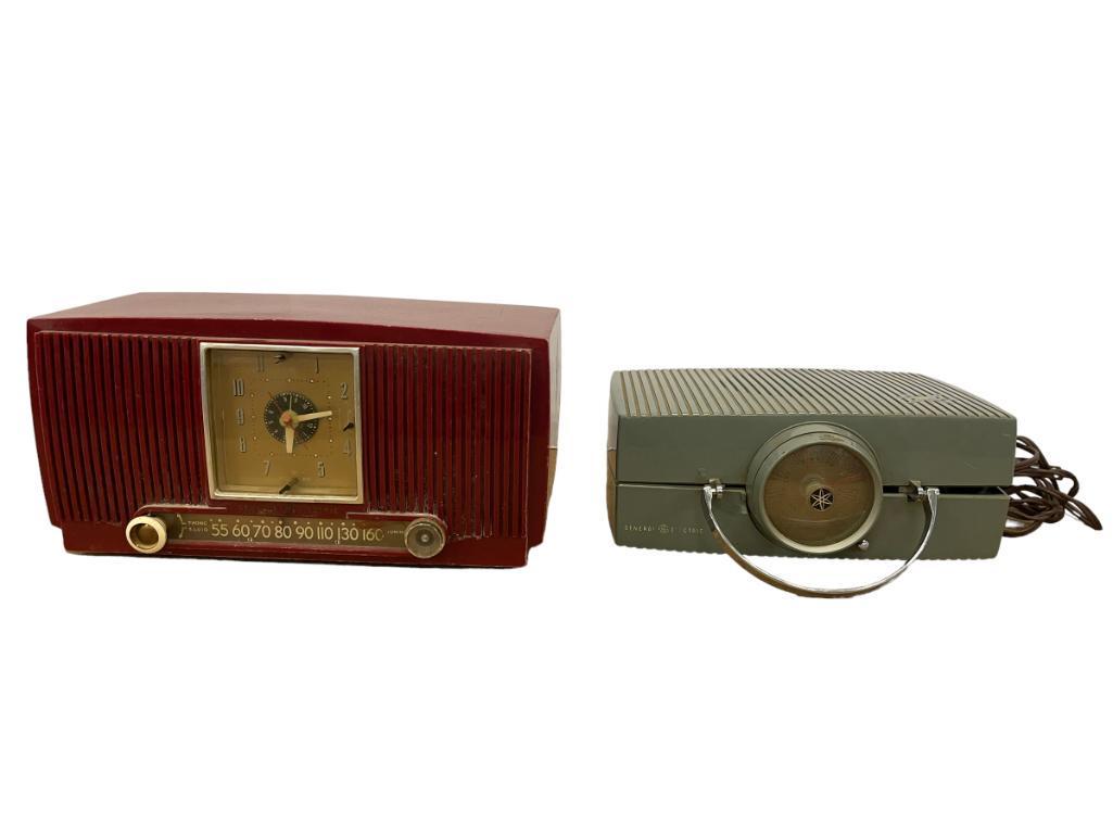 2 General Electric Vintage Radios: 2 General Electric Vintage Radios incl. Model 613 and Red Clock Radio