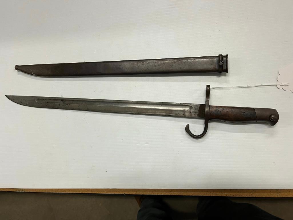 Japanese WWII Bayonet with Scabbard: Japanese WWII Bayonet with scabbard, approx. 20.75" l