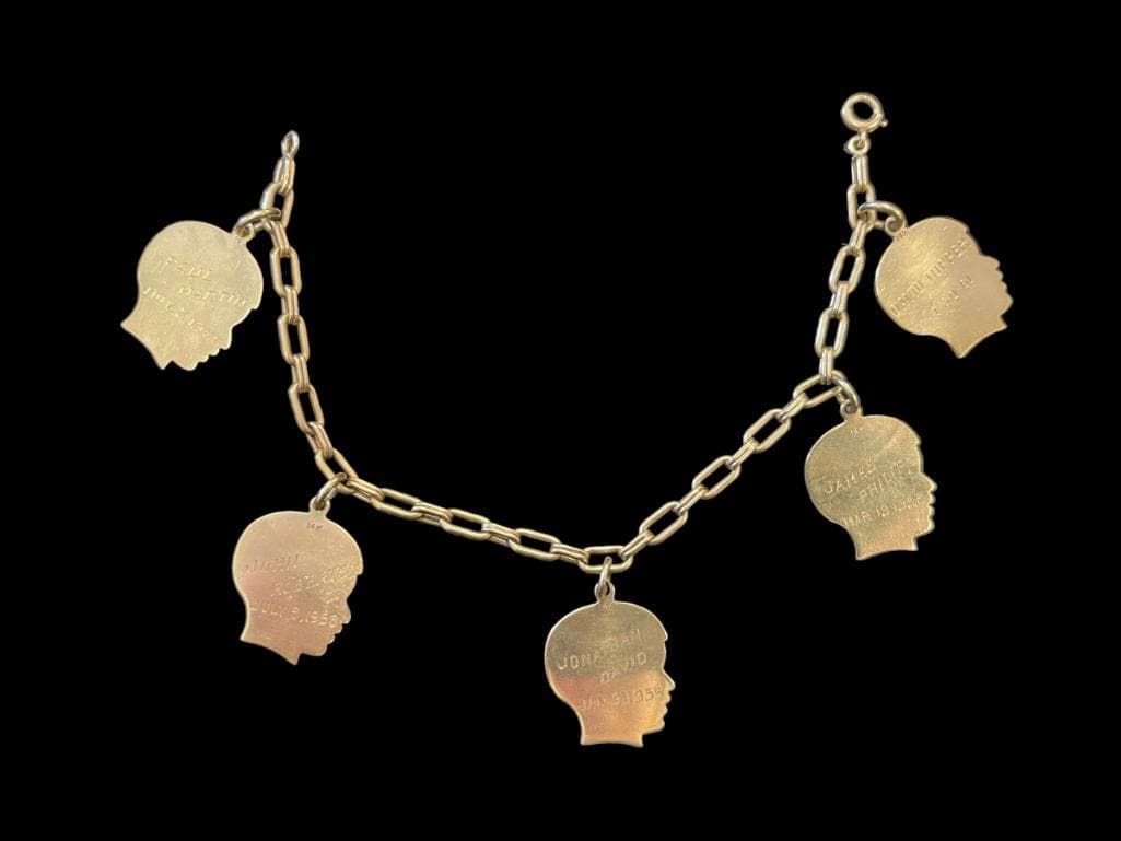 14K Charm Bracelet: 14K charm bracelet, approx. 26 g.