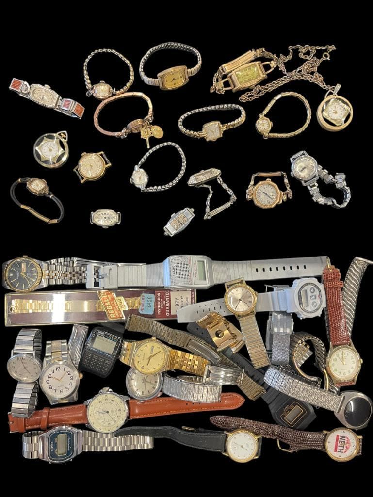 Wristwatches incl. Gruen: Approx. 2 trays of wristwatches, Gruen, Bulova, Timex, etc. Some gold filled.