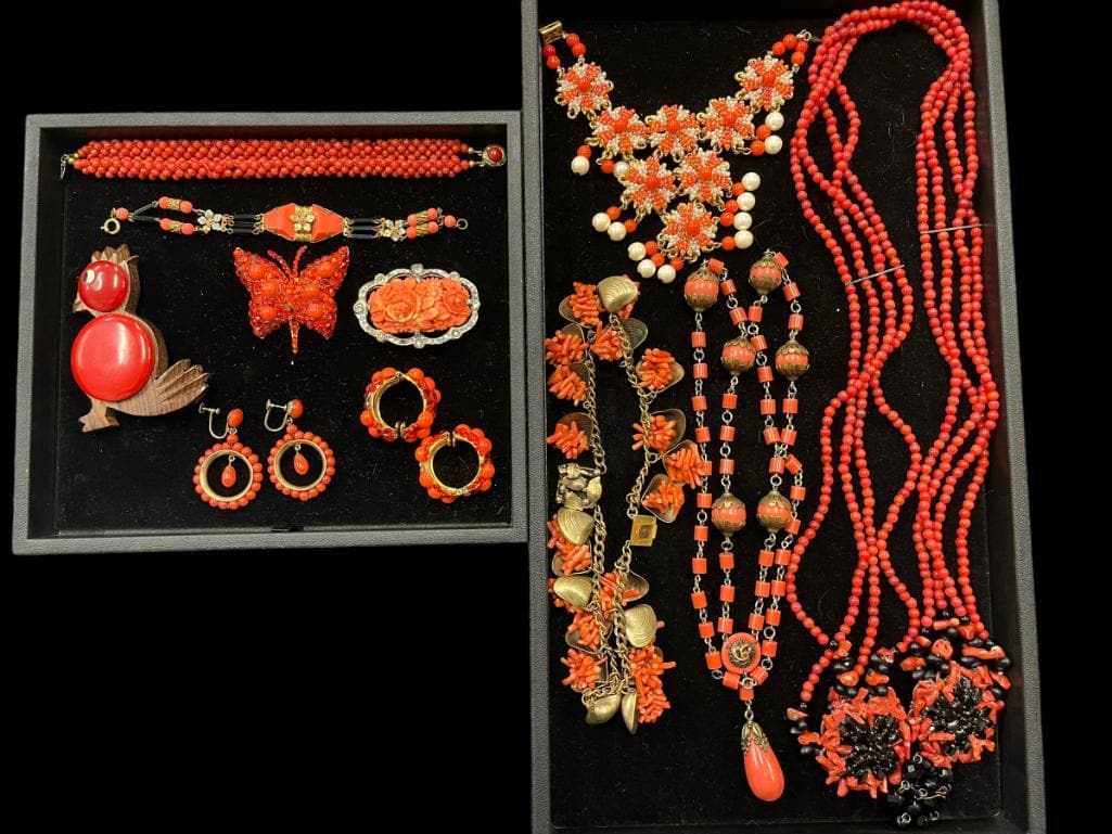 Costume Jewelry incl. Vogue, etc. (1 of 6)
