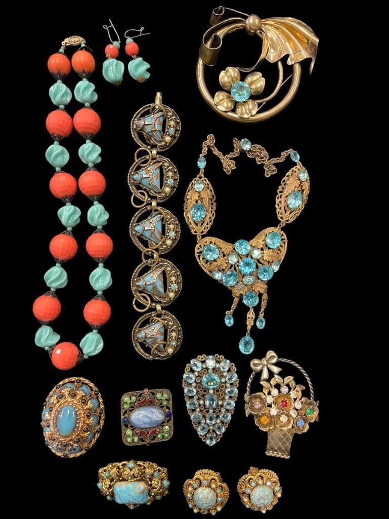 Costume Jewelry incl. Har, etc. (1 of 10)