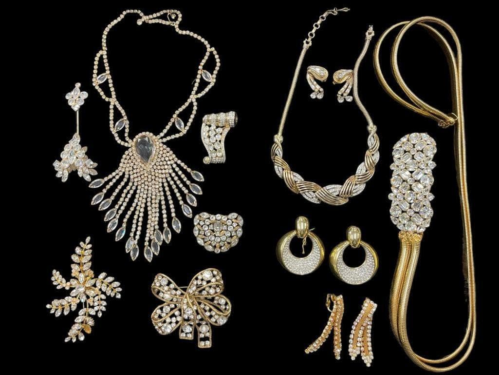 Costume Jewelry incl. Mazer, etc. (1 of 10)