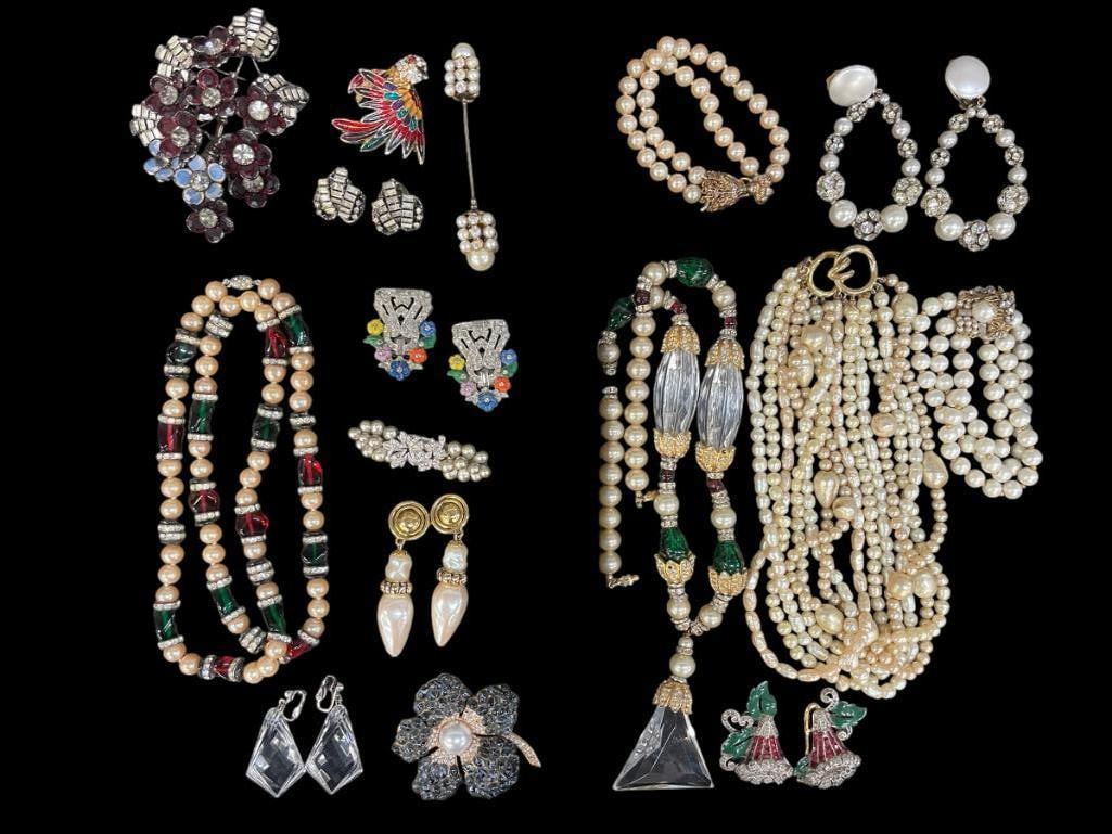 Vintage Costume Jewelry incl. Ciner & more: Vintage Costume Jewelry, 2 Trays incl. Ciner, Van Rouge, Lawrence VRBA, etc. From the Carole Tannenbaum Collection