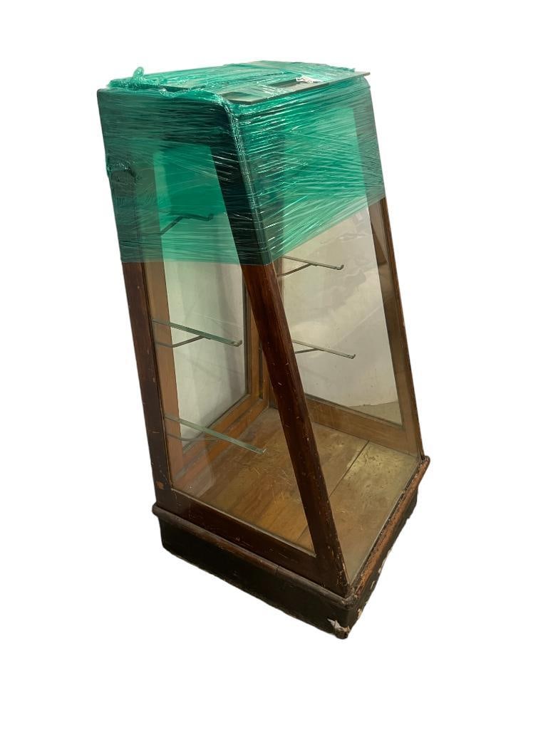 Slant Front Store Display Case: Slant Front Store Display Case with locking door (no key) approx. 20" x 21" x 41" h
