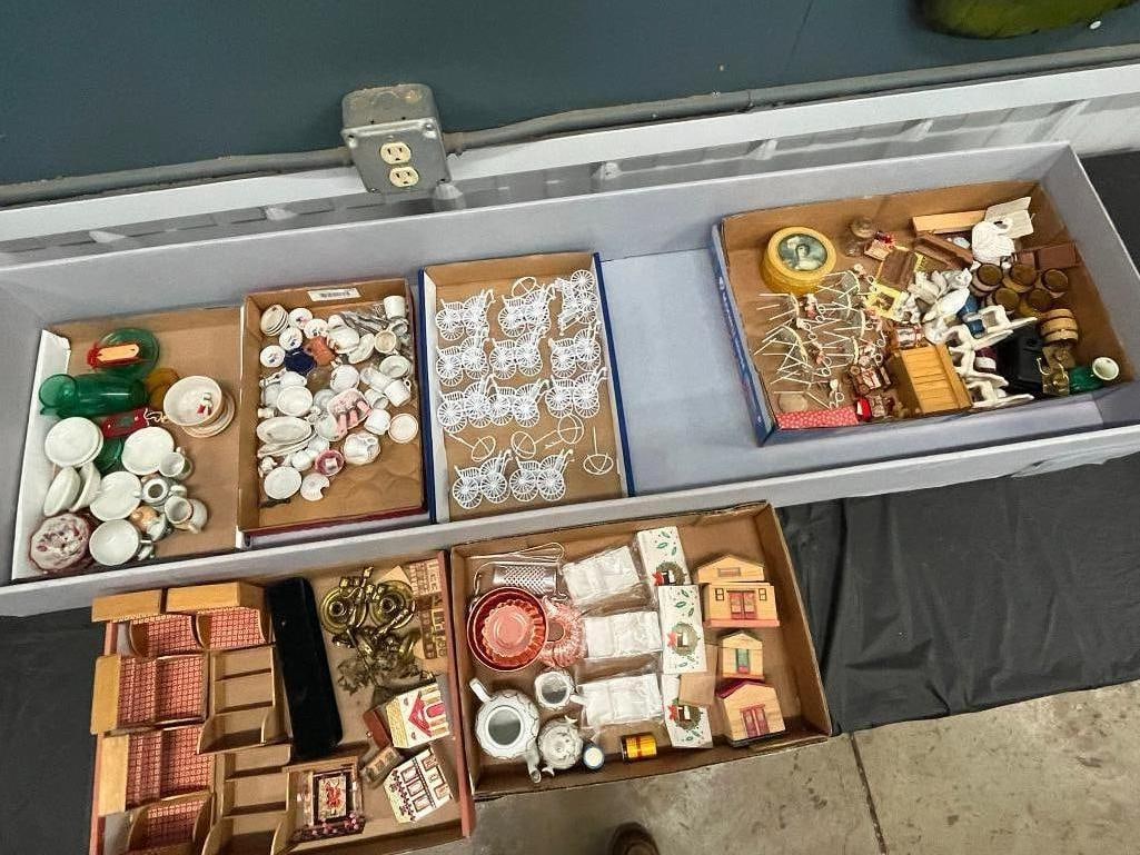 Assorted Dollhouse Accessories: Mixed lot of dollhouse furniture, figurines, miniatures, etc.