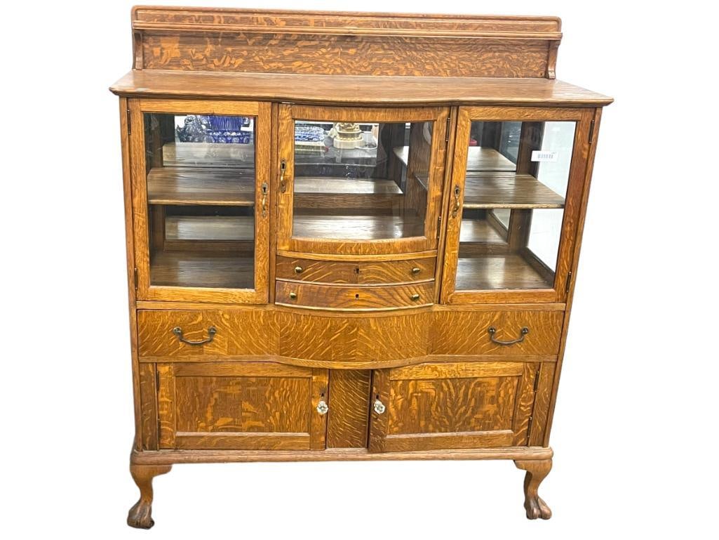 Oak Sideboard with Claw Feet: Oak sideboard with claw feet
