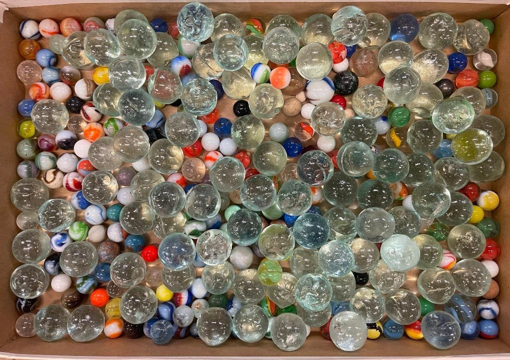 Mixed lot of marbles: Mixed lot of marbles. Approx 100+ pieces. 1x1x1 in.
