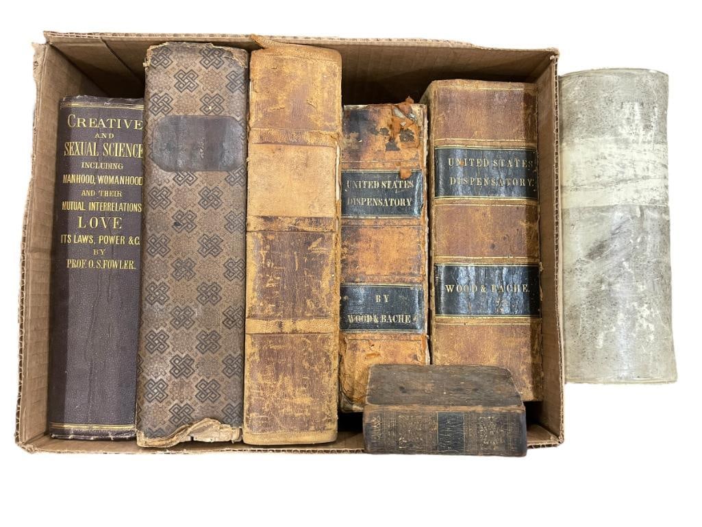 Mixed lot of antique books on anatomy, sexual science, pharmacology and more. (1 of 8)