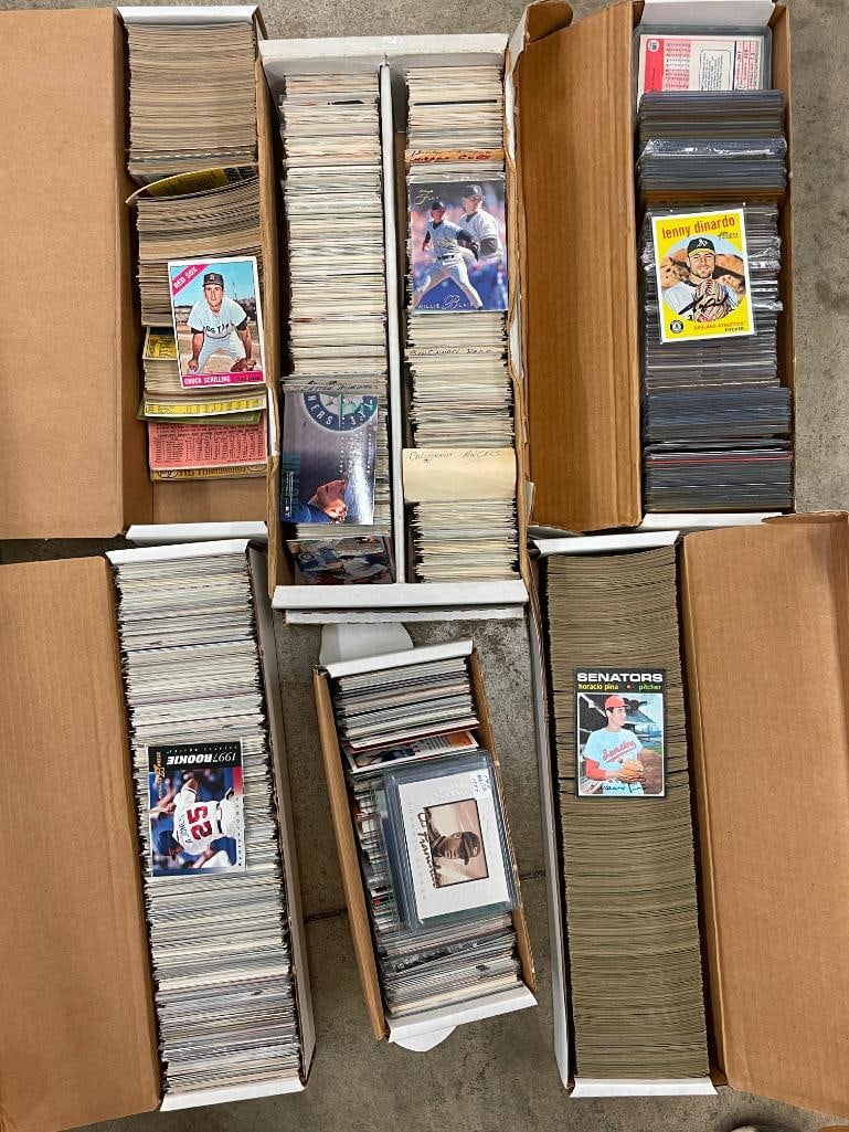 Mixed lot of baseball cards (1 of 5)