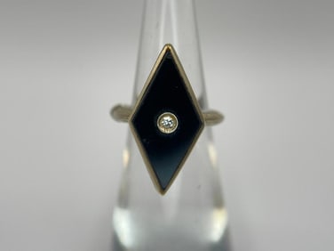14k gold ring with Onyx and diamond