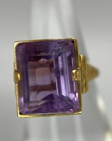 18k gold ring with Amethyst