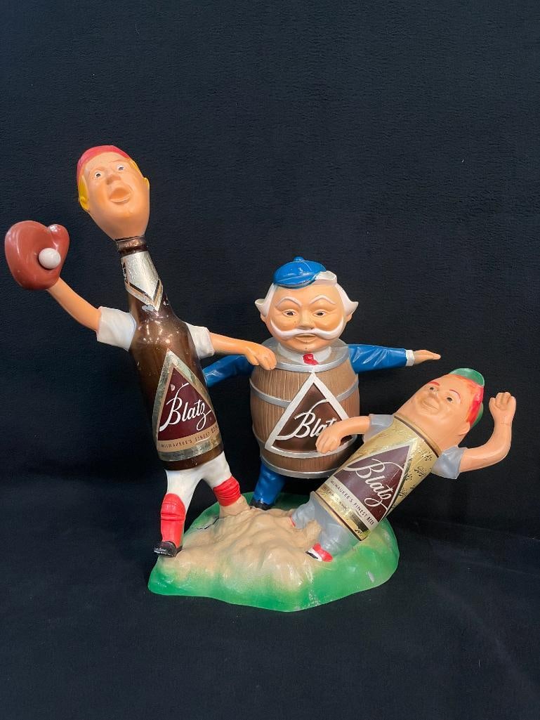 Blatz figural Baseball bar top beer display (1 of 5)