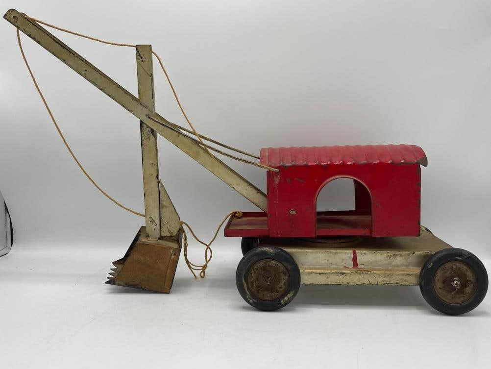 Vintage Turner Toy Co. pressed steel steam shovel: Vintage Turner Toy Co. pressed steel steam shovel