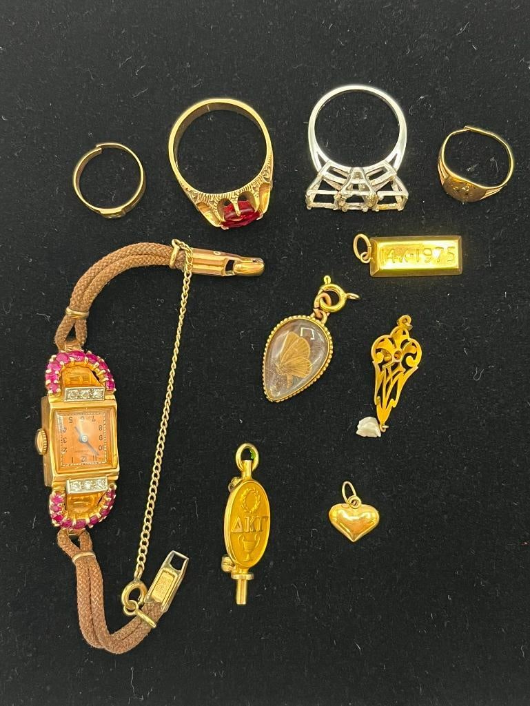Mixed group of gold pendants, pins and more (1 of 8)