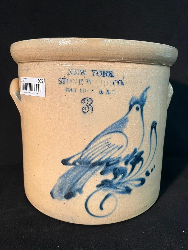 New York Stoneware Co. Fort Edward NY crock: New York Stoneware Co. Fort Edward NY crock. Approx. 10x12x12 inches.