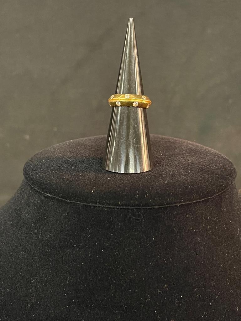 18k gold ring with diamonds (1 of 6)