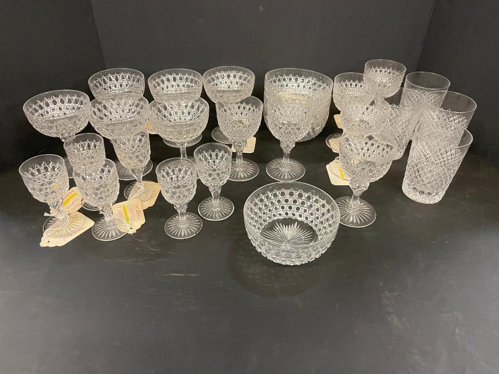 Cut glass tumblers, finger bowls, wine glasses, cordials, sherbet etc.: Cut glass tumblers, finger bowls, wine glasses, cordials, sherbet etc. Approx. 26 pieces.