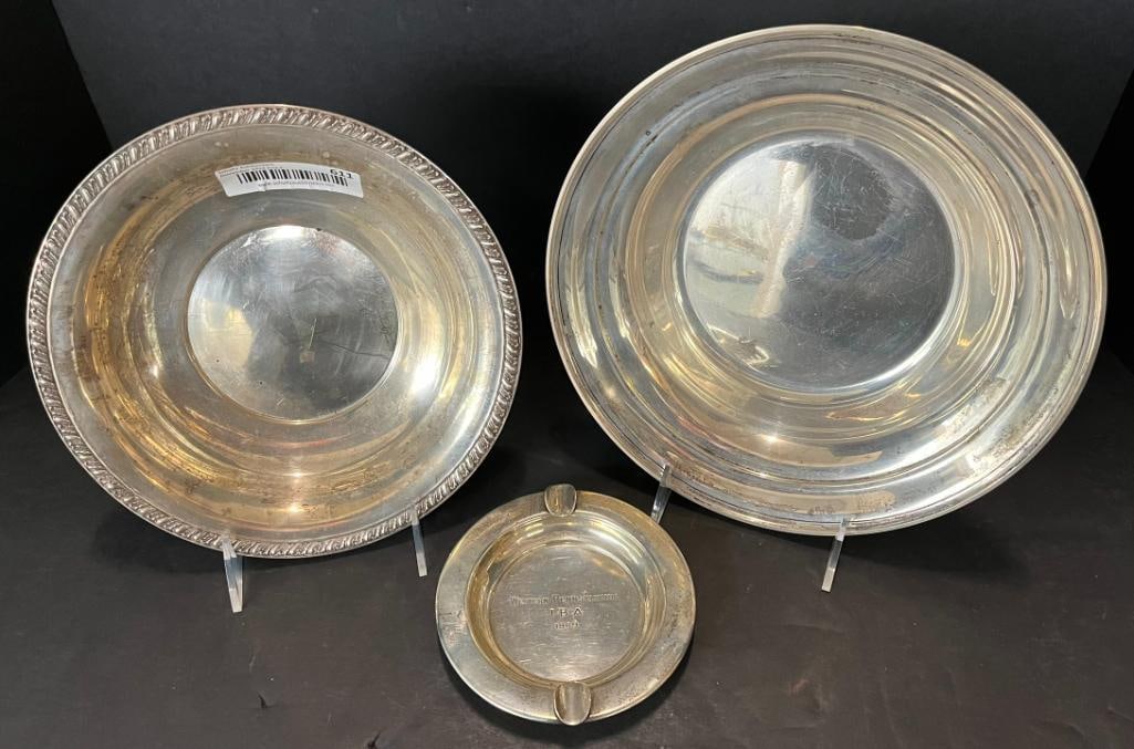 Sterling silver bowls and ashtray: Sterling silver bowls and ashtray. 3 pieces. Approx. 24oz.