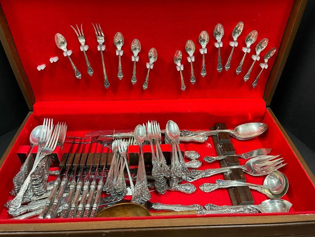 Gorham Sterling silver flatware King Edwards pattern: Gorham Sterling silver flatware King Edwards pattern. Knives are counted as 1/2 oz each. Approx. 115 oz.