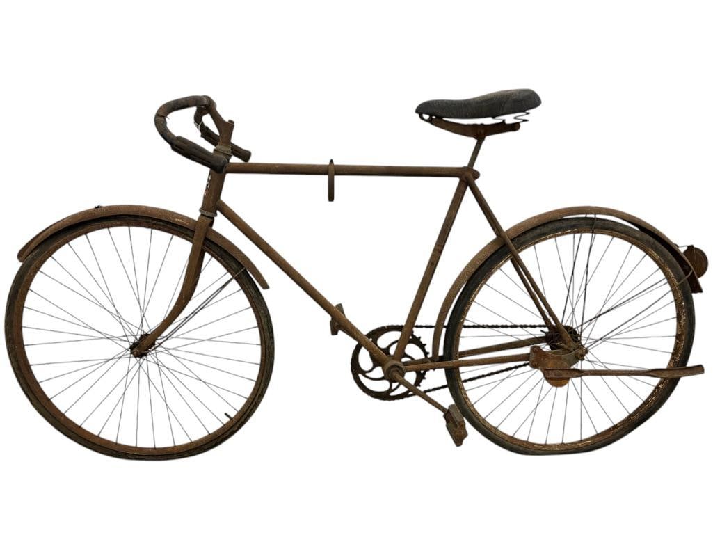 Antique Road Master Bicycle: Antique Road Master Bicycle. Approx. 69 x 34 inches.