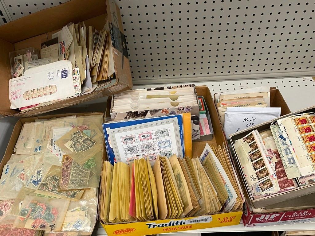 Large Lot of U.S. and Foreign Loose Stamps (1 of 20)