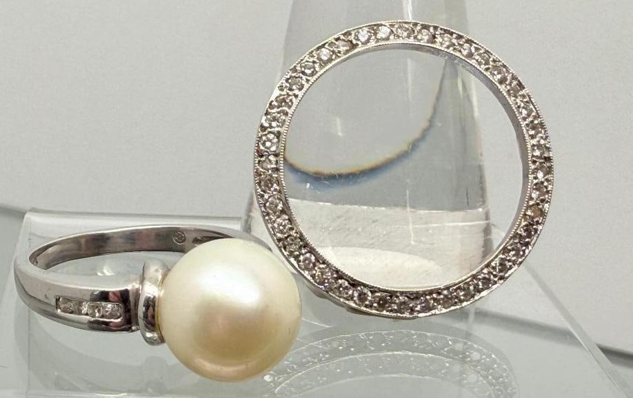 14k Gold and Pearl Ring with Diamond Pendant: 14k Gold and Pearl Ring with Gold and Diamond Pendant. Approx. 9.3 grams.