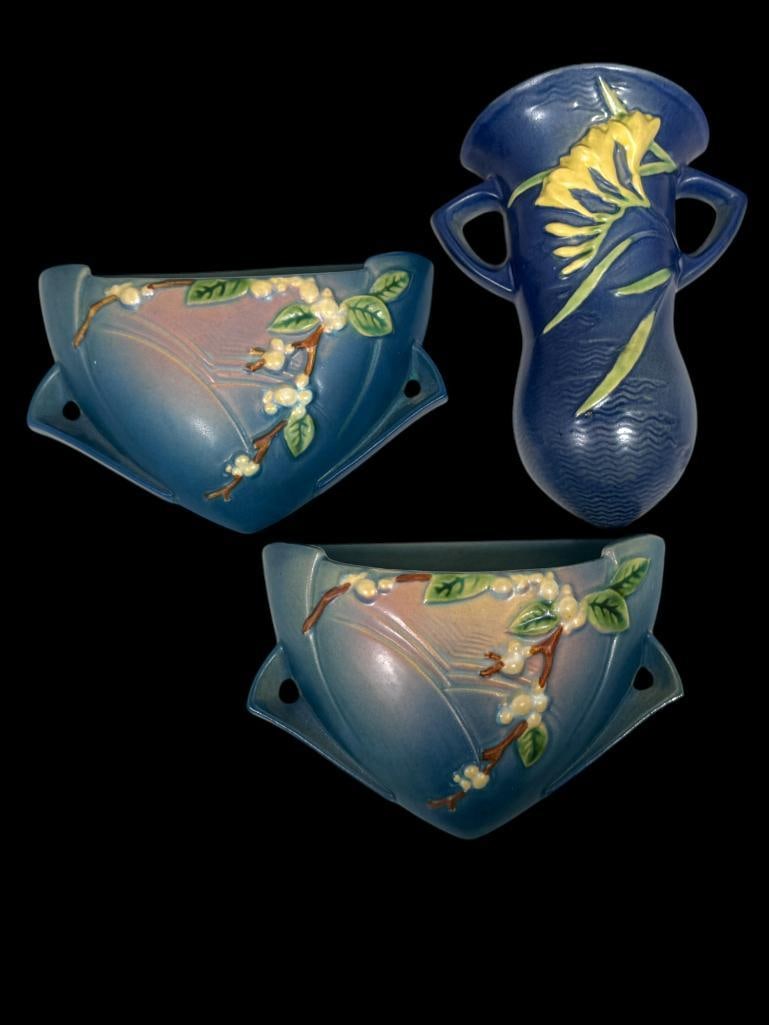 Roseville Snowberry and Freesia Wall Pockets (1 of 2)
