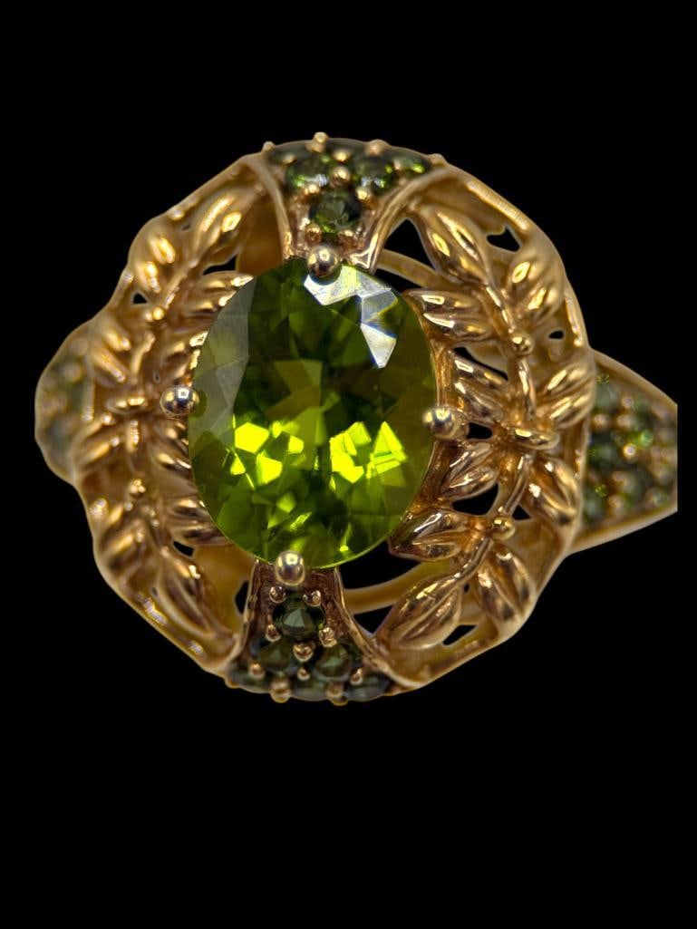 14k Gold Ring with Peridot and Tourmaline: 14k Gold Ring with Peridot and Tourmaline. Approx. size 8. Approx. 5.8 grams.