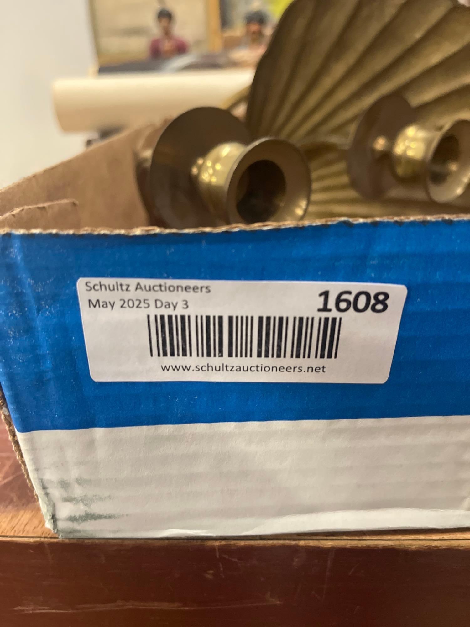 Brass Seashell Wall Sconces, Trivets etc: Brass Seashell Candle Holder Wall Sconces, Trivets etc. Trivets are marked Colonial Williamsburg. Sconce Approx. 8 x 6 x 5 inches. 9 pieces.