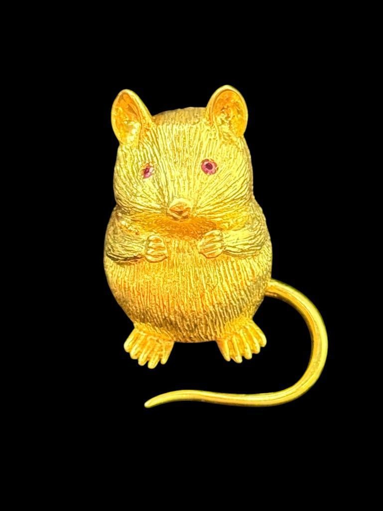 14k Gold Tiffany & Co. Mouse: 14k Gold Tiffany & Co. Mouse. Missing pin. Approx. 14 grams.