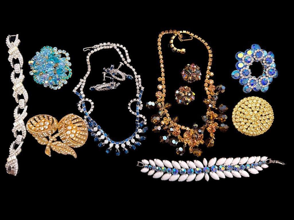 Costume Jewelry Necklaces, Pins and Bracelets: Costume Jewelry Necklaces, Pins and Bracelets. Approx. 12 pieces total.